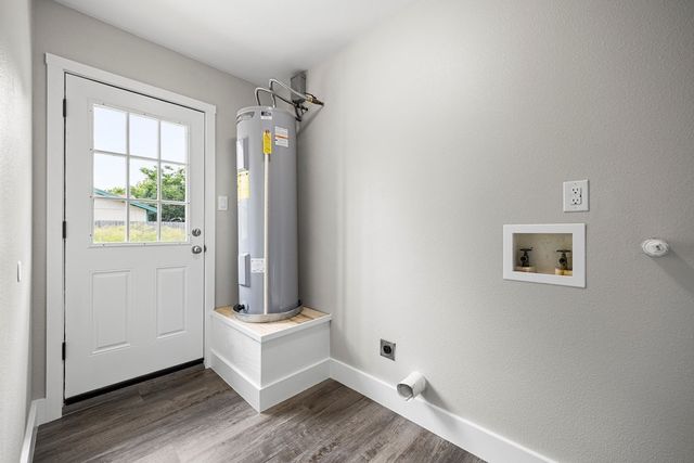 936 S 10th St, Aransas Pass, TX 78336