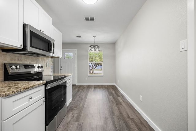 936 S 10th St, Aransas Pass, TX 78336