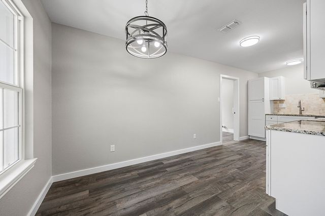 936 S 10th St, Aransas Pass, TX 78336