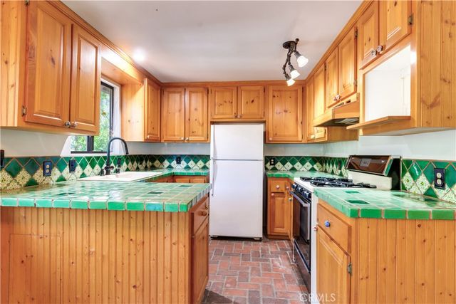 41126 Valley Of The Falls Drive, Forest Falls, CA 92339