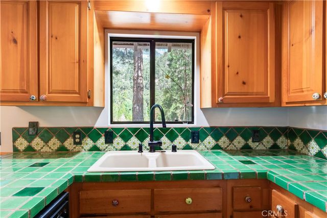 41126 Valley Of The Falls Drive, Forest Falls, CA 92339