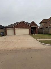 1110 SW 78th St, Lawton, OK 73505