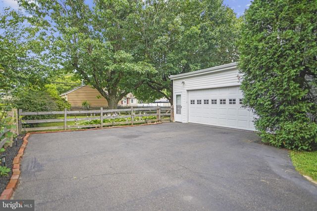 2111 RUSH RD, Abington, PA 19001