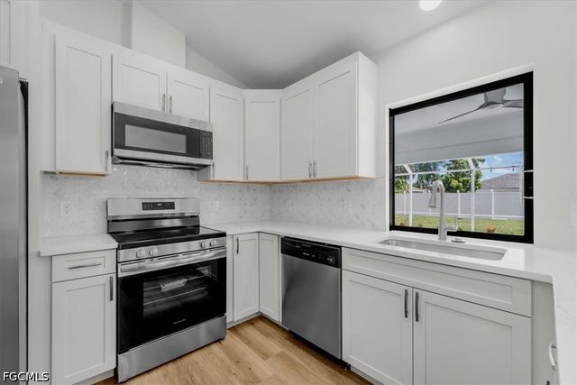 623 SE 31st LN, Cape Coral, FL 33904