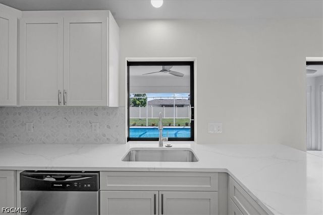 623 SE 31st LN, Cape Coral, FL 33904