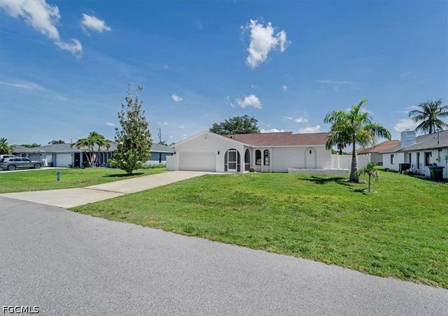 623 SE 31st LN, Cape Coral, FL 33904