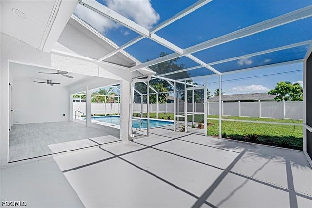 623 SE 31st LN, Cape Coral, FL 33904