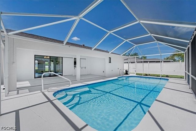 623 SE 31st LN, Cape Coral, FL 33904