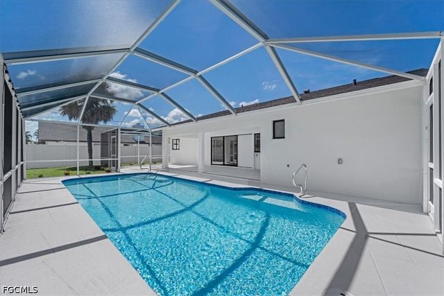 623 SE 31st LN, Cape Coral, FL 33904
