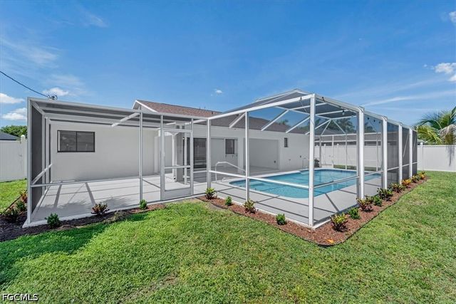 623 SE 31st LN, Cape Coral, FL 33904