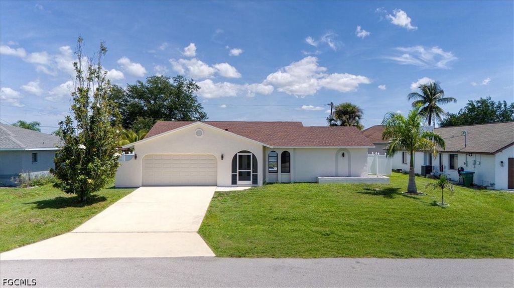 623 SE 31st LN, Cape Coral, FL 33904
