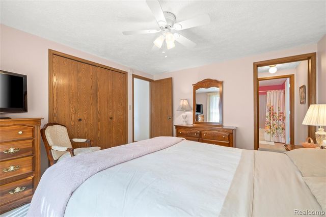 38454 Deer Creek Boulevard, Westland, MI 48185