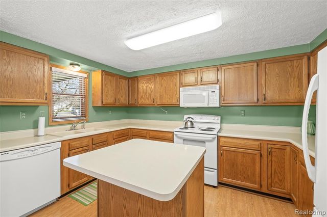 38454 Deer Creek Boulevard, Westland, MI 48185