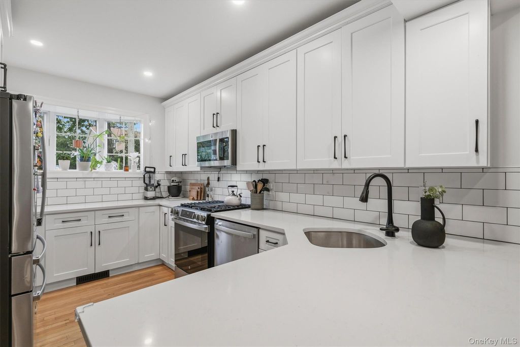 81 Overlook Drive, Valhalla, NY 10595 — photo 3