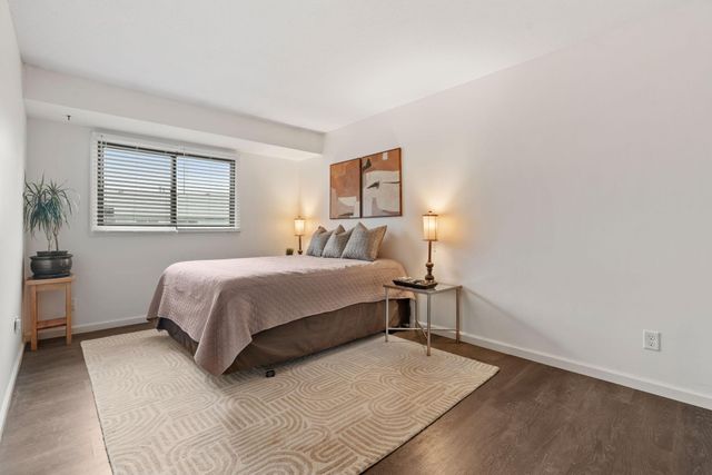 6558 Upper 35th Street N, Oakdale, MN 55128