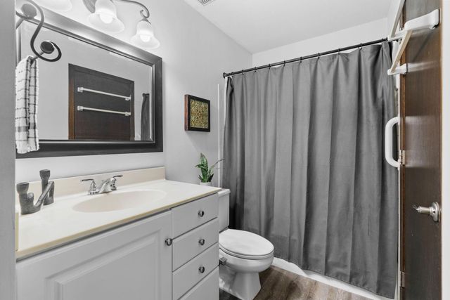 6558 Upper 35th Street N, Oakdale, MN 55128