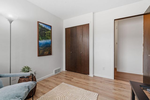 6558 Upper 35th Street N, Oakdale, MN 55128