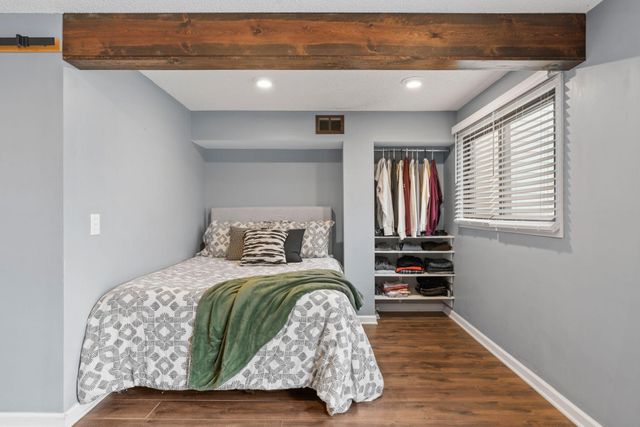 6558 Upper 35th Street N, Oakdale, MN 55128