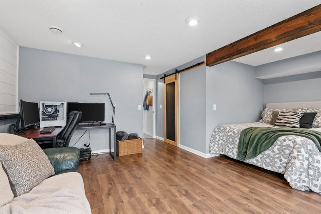 6558 Upper 35th Street N, Oakdale, MN 55128