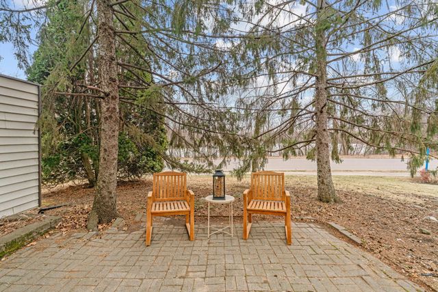 6558 Upper 35th Street N, Oakdale, MN 55128