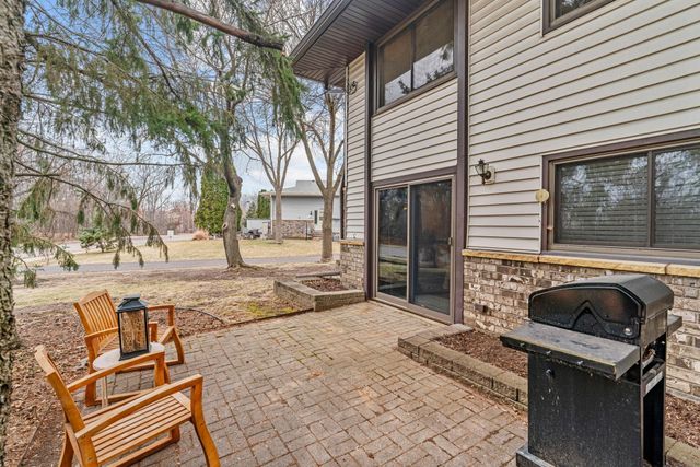 6558 Upper 35th Street N, Oakdale, MN 55128