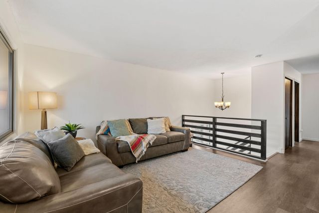 6558 Upper 35th Street N, Oakdale, MN 55128