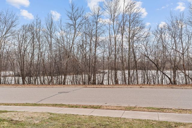 6558 Upper 35th Street N, Oakdale, MN 55128