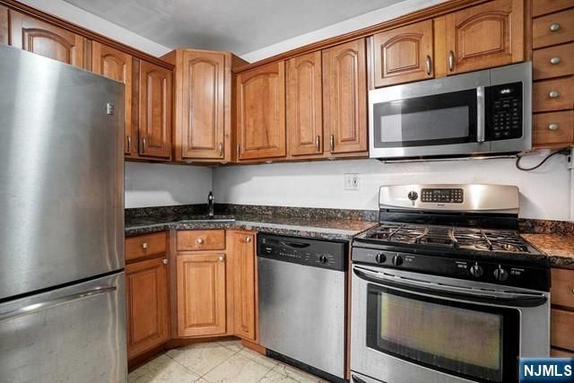 2100 Linwood Avenue 15P, Fort Lee, NJ 07024