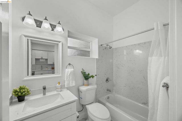 4737 Redding St, Oakland, CA 94619