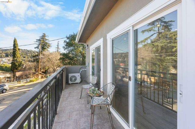 4737 Redding St, Oakland, CA 94619