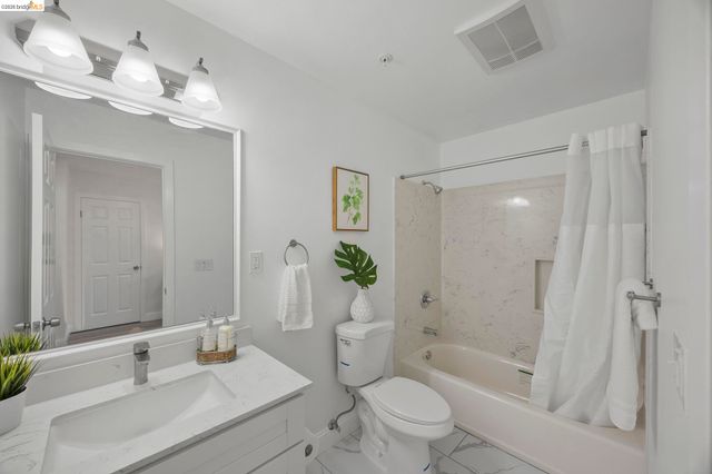 4737 Redding St, Oakland, CA 94619