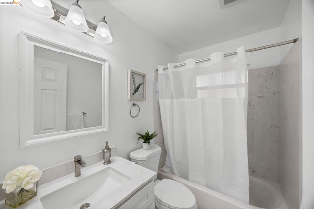 4737 Redding St, Oakland, CA 94619