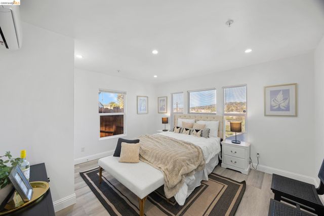 4737 Redding St, Oakland, CA 94619