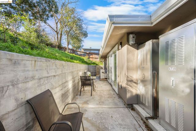 4737 Redding St, Oakland, CA 94619