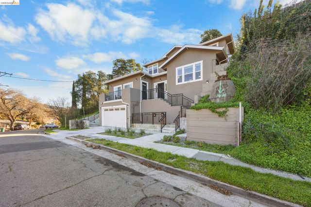 4737 Redding St, Oakland, CA 94619