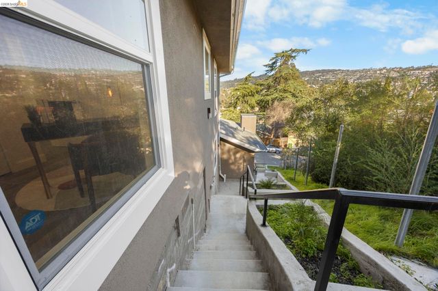 4737 Redding St, Oakland, CA 94619