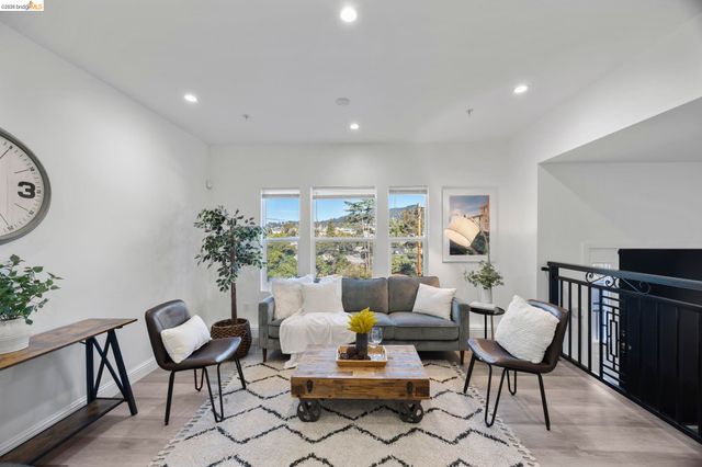 4737 Redding St, Oakland, CA 94619