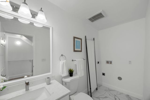 4737 Redding St, Oakland, CA 94619