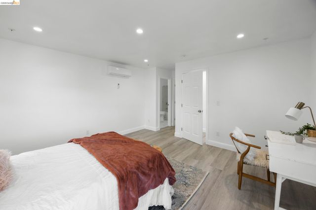 4737 Redding St, Oakland, CA 94619