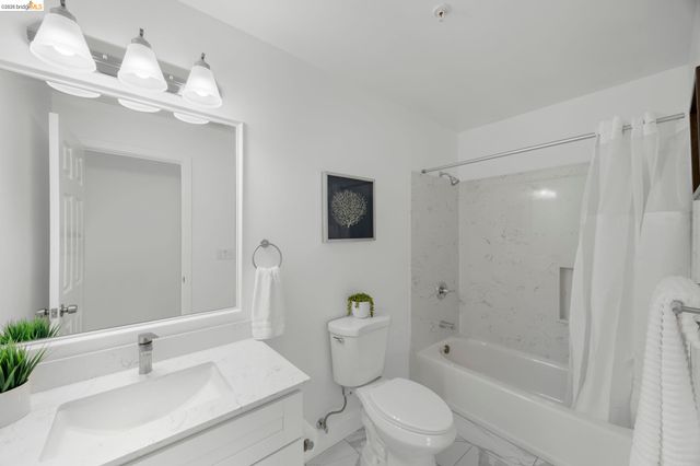 4737 Redding St, Oakland, CA 94619