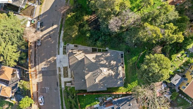 4737 Redding St, Oakland, CA 94619