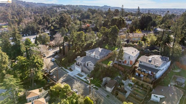 4737 Redding St, Oakland, CA 94619