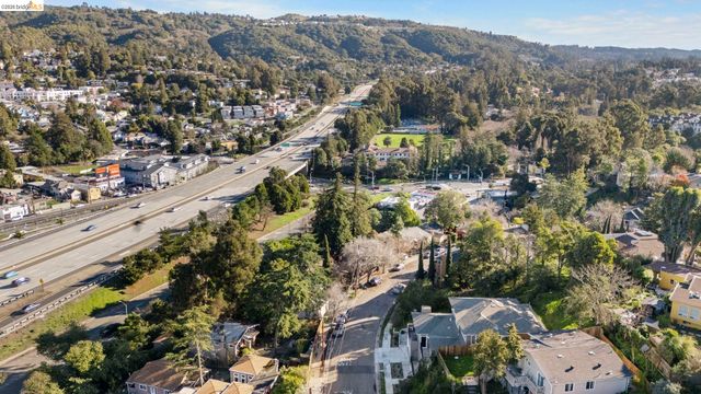 4737 Redding St, Oakland, CA 94619