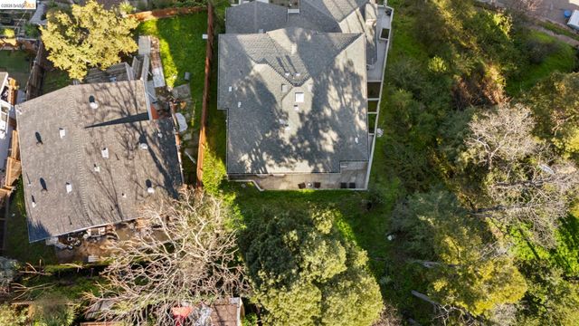 4737 Redding St, Oakland, CA 94619