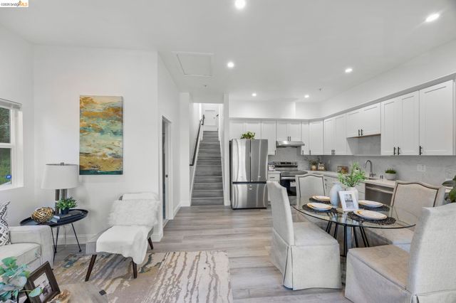 4737 Redding St, Oakland, CA 94619