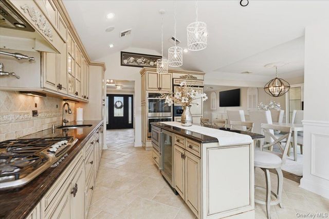 248 Bayview Avenue, Massapequa, NY 11758