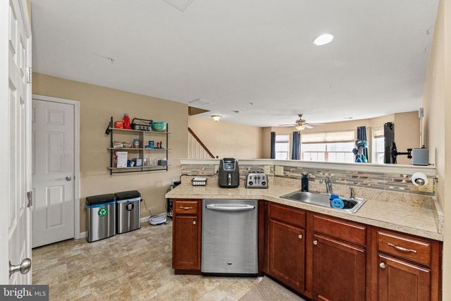 2062 BERKELEY DR, Pennsburg, PA 18073