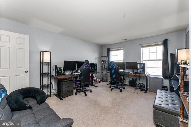 2062 BERKELEY DR, Pennsburg, PA 18073