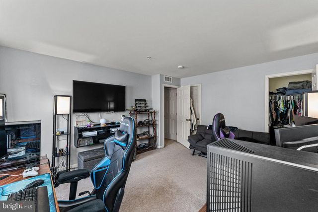 2062 BERKELEY DR, Pennsburg, PA 18073