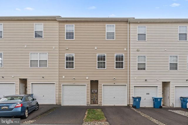 2062 BERKELEY DR, Pennsburg, PA 18073